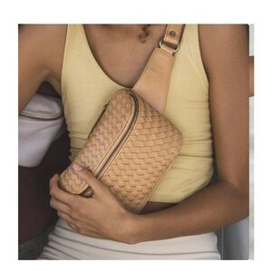 MANDRN Tan Woven Leather Belt Bag